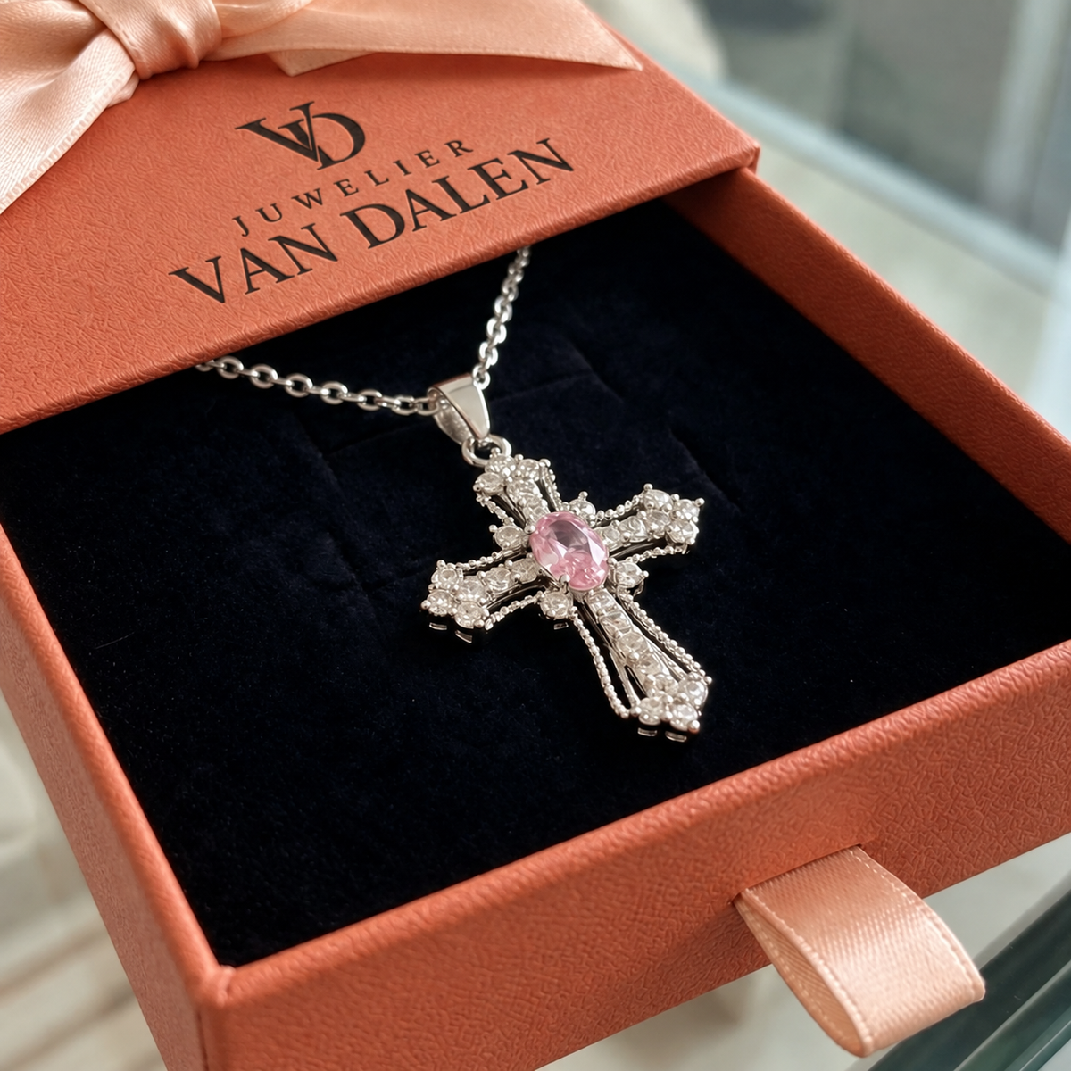 Roze hemelse kruisketting | Witgoud