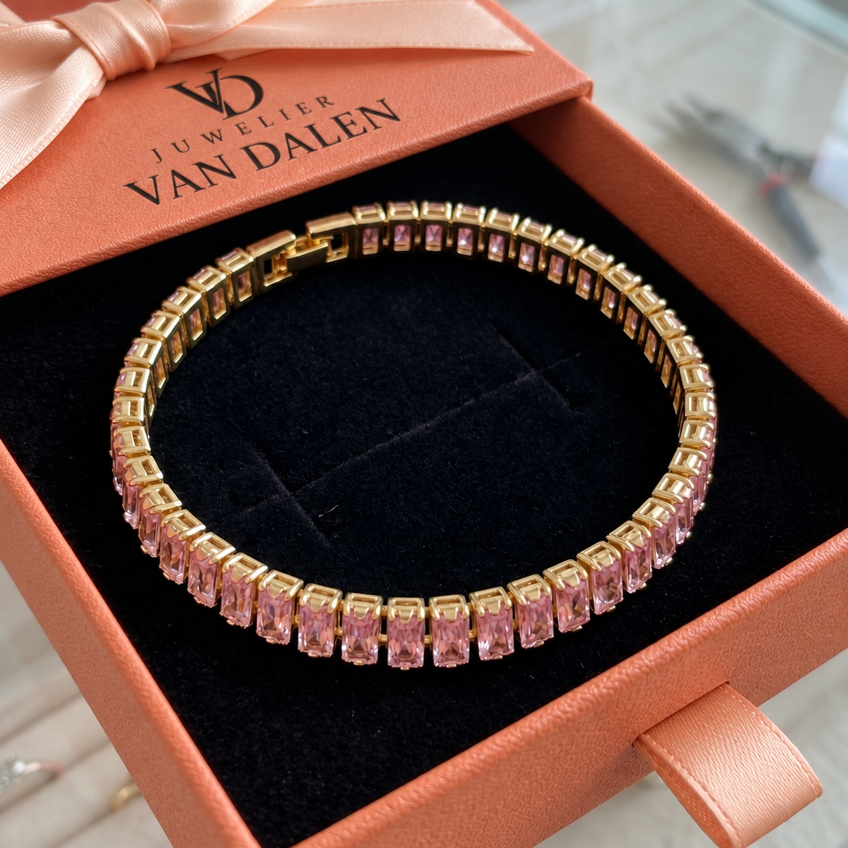 Tennisarmband Ineke met roze saffier | Goud