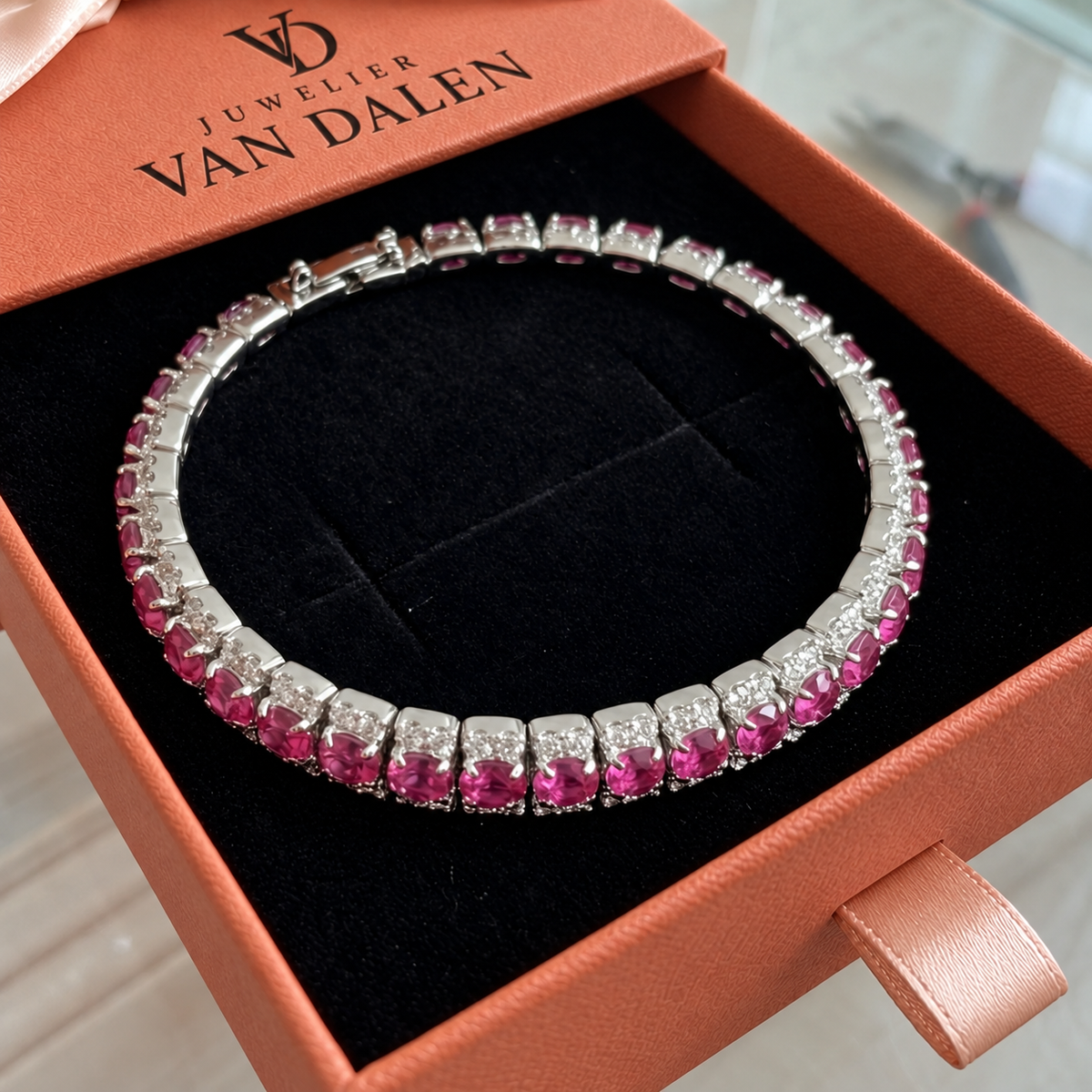 Glanzende roze tennisarmband | Witgoud