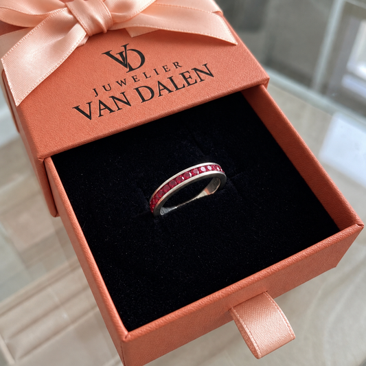 Robijn eternityring | Wit goud