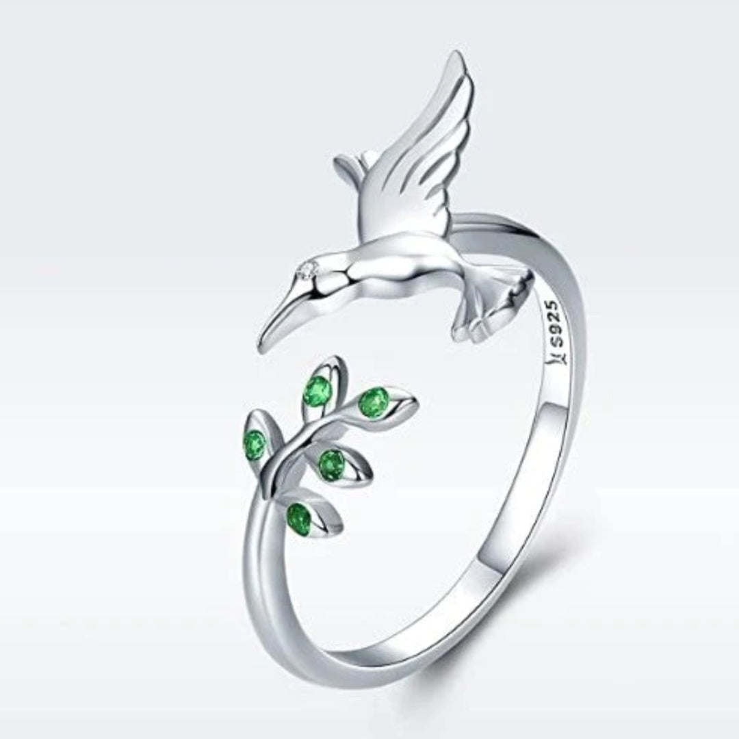 Groene ring Kameleon met steentjes in wit goud