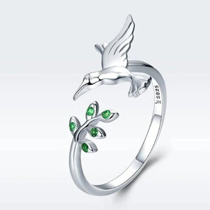 Groene ring Kameleon met steentjes in wit goud
