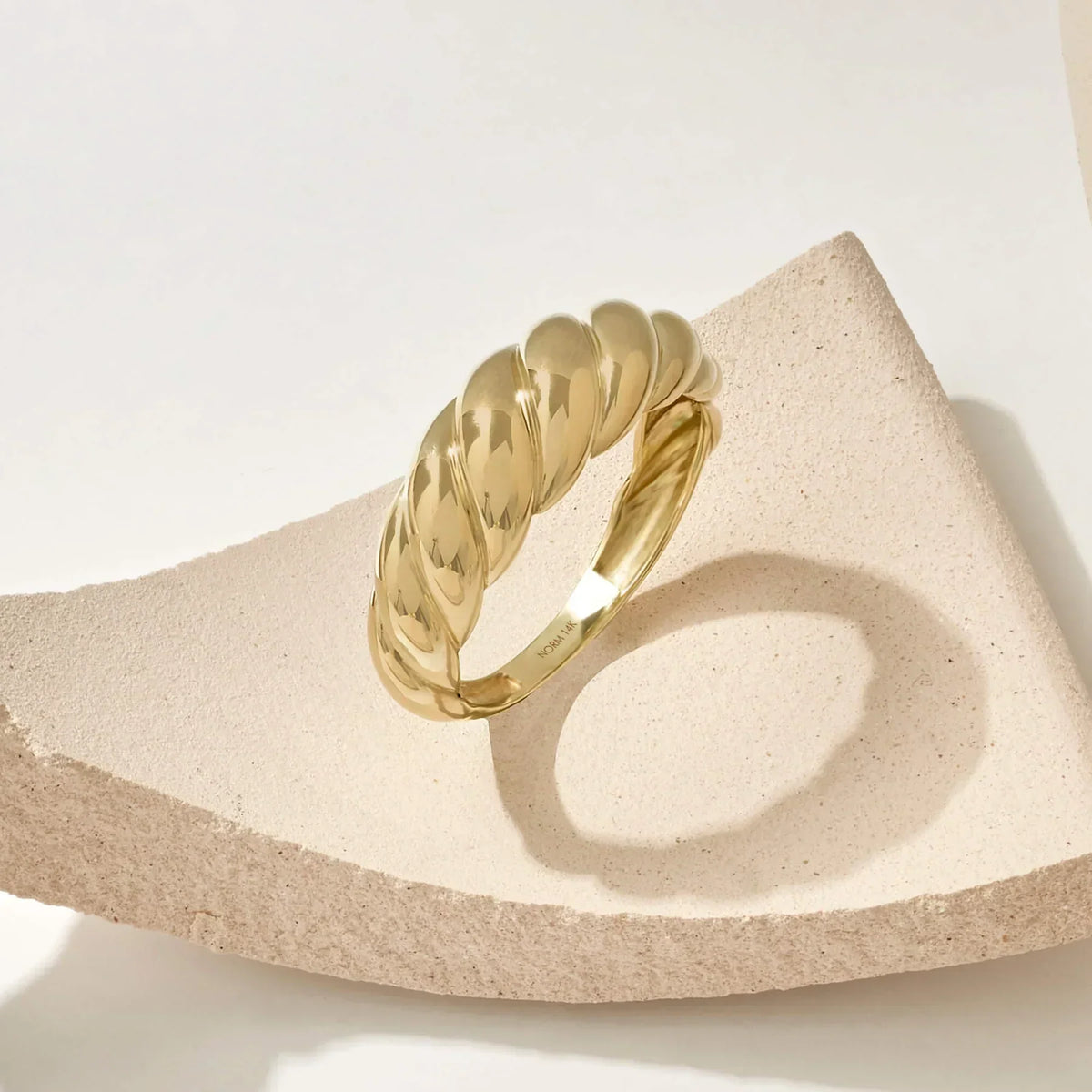 Halvemaanring in goud