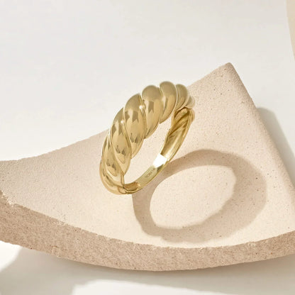 Halvemaanring in goud