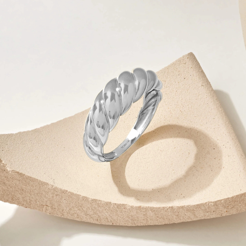 Halvemaanring in wit goud