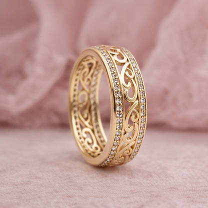 Glinsterende opengewerkte ring in goud