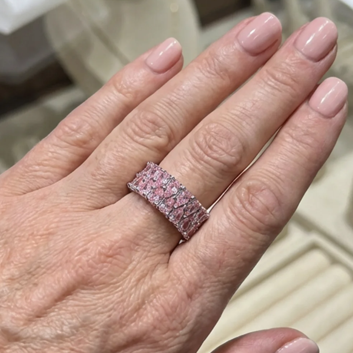 Roze eternityring Cascade in wit goud