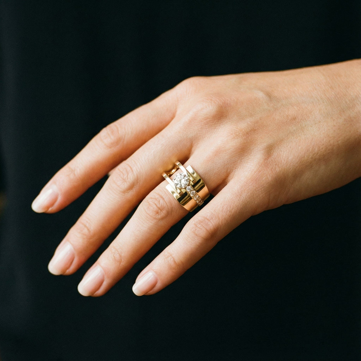 Grillige retro ring met steentjes in goud