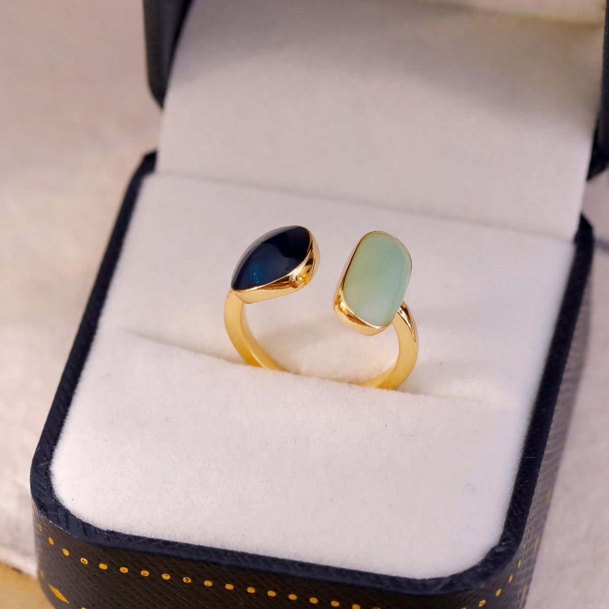 Dubbel gewikkelde ring Kaelis in goud