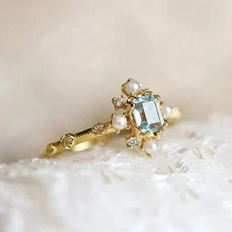 Vintage ring met blauwe parel in goud