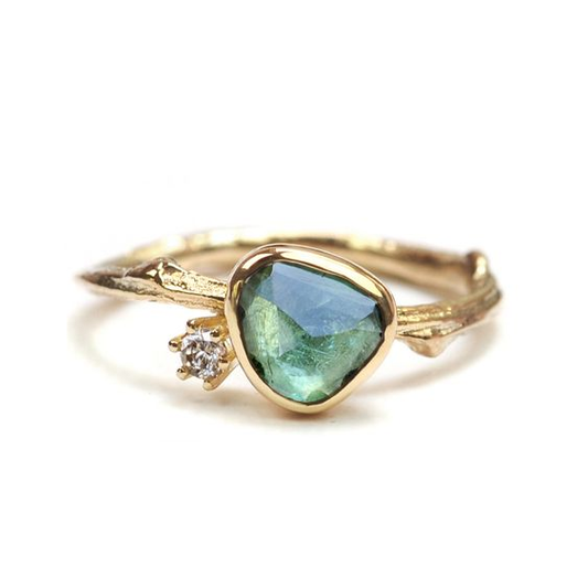 Vintage ring met blauwe steen in goud
