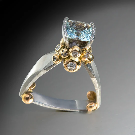 Vintage ring met blauwe steentjes in goud