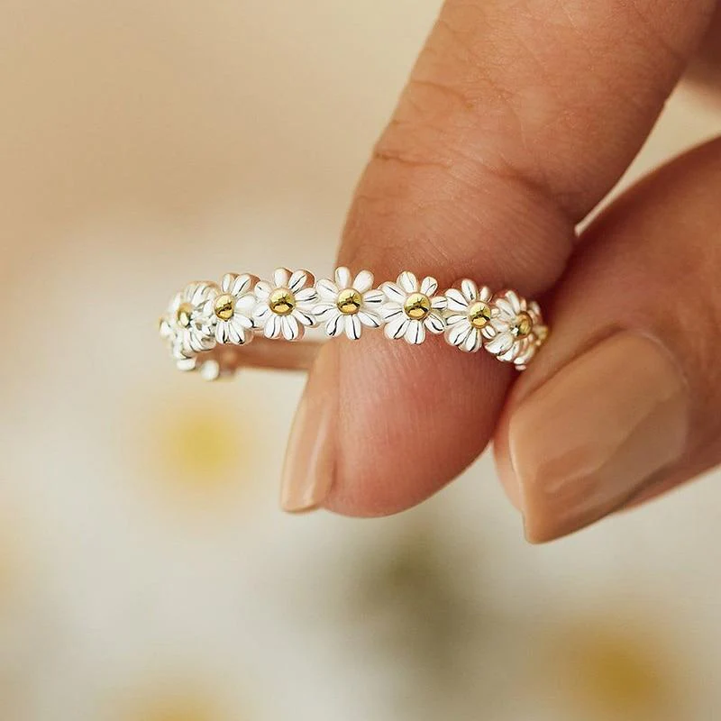 Verstelbare ring met handgemaakt email en madeliefjes in wit goud
