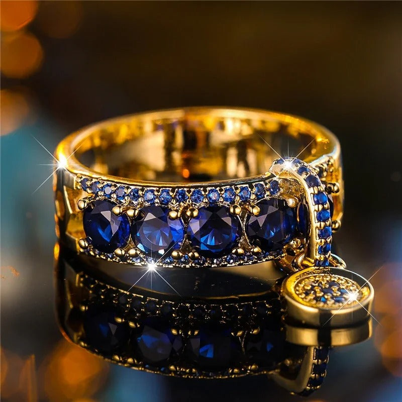 Antieke ring met blauw kristal in goud
