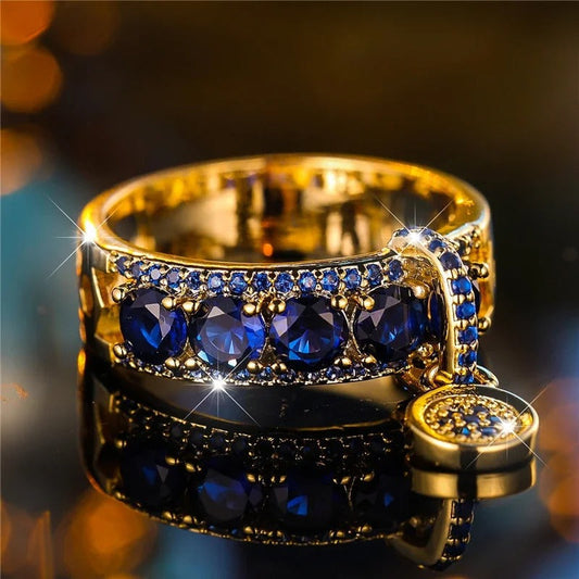 Antieke ring met blauw kristal in goud