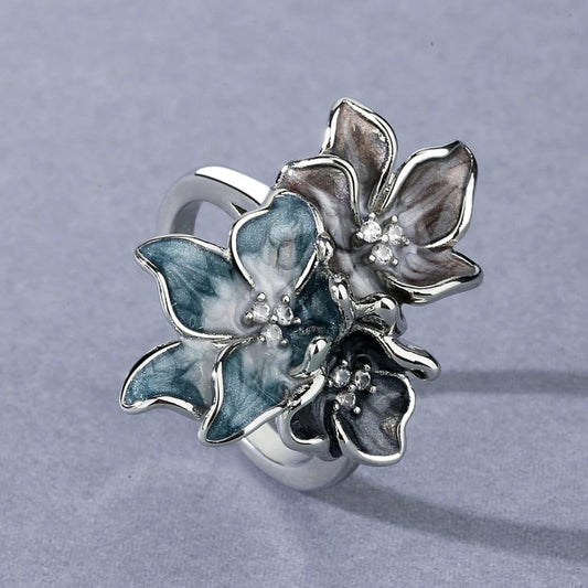 Ring met exotische bloem in wit goud