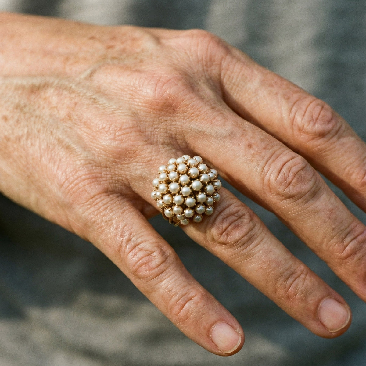 Ring met parelornamenten in goud