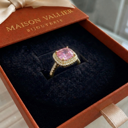Roze saffier cushion-ring in wit goud