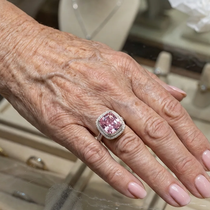 Roze saffier ring in cushion-slijpvorm in goud