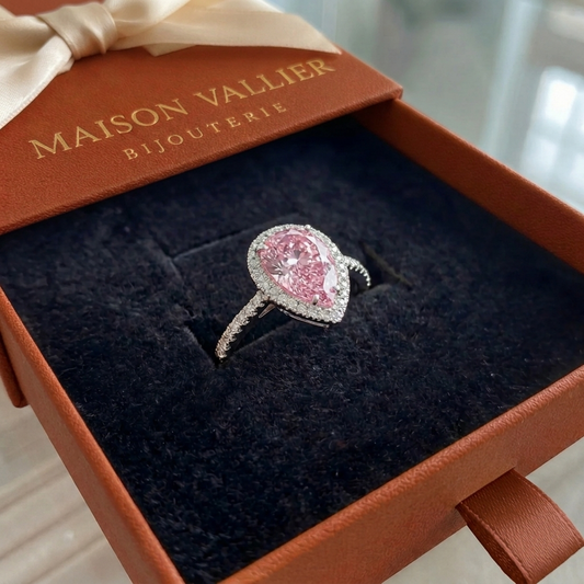 Roze saffier druppelring in wit goud