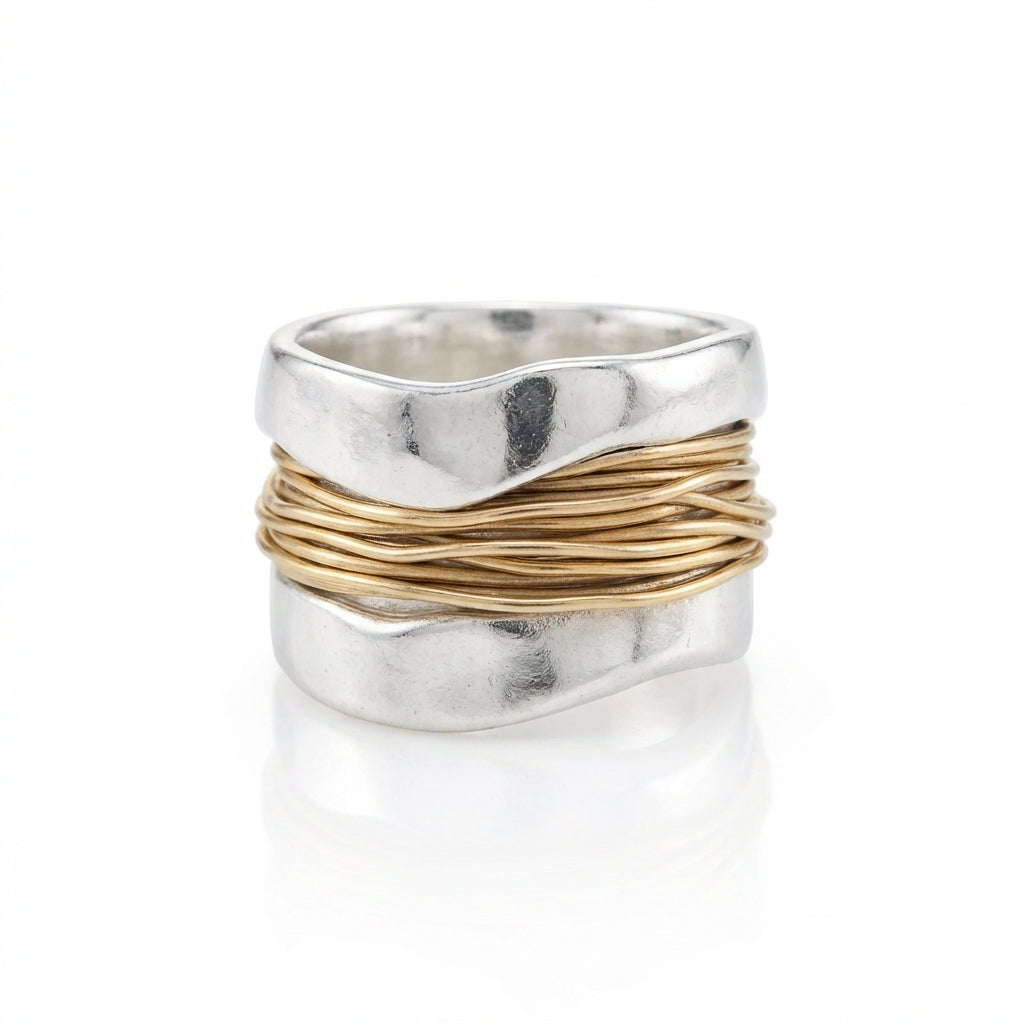 Ring met gouddraad in wit goud