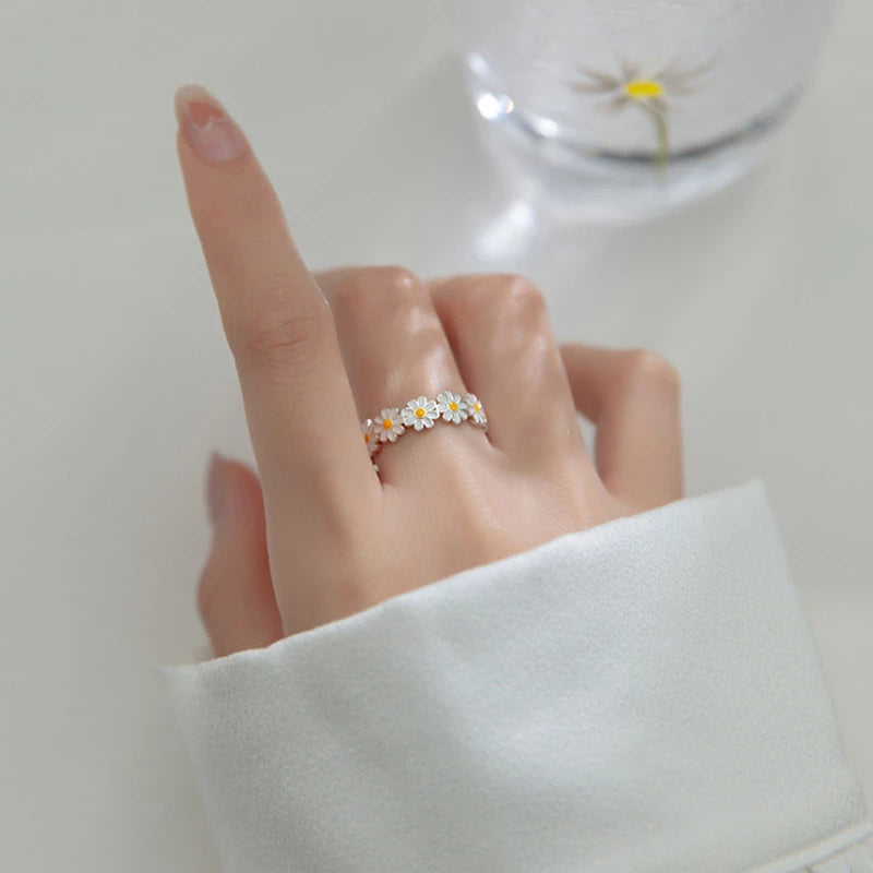 Madeliefjesring in wit goud