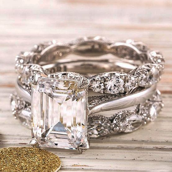 Retro ring met glinsterende lagen in wit goud