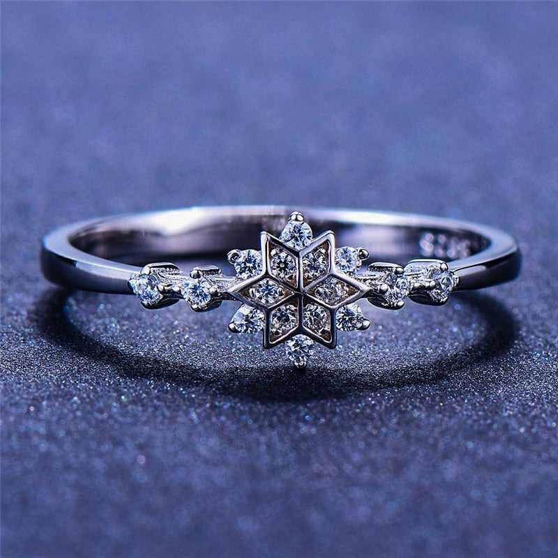 Sneeuwvlokring in wit goud