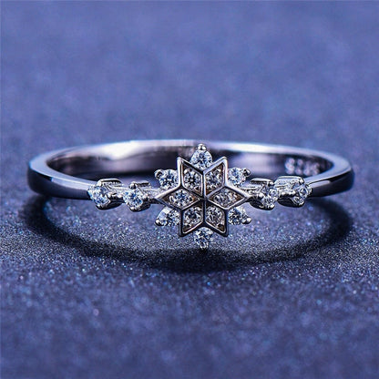 Sneeuwvlokring in wit goud