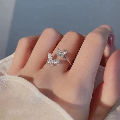 Verstelbare ring met stralende vlinder in wit goud
