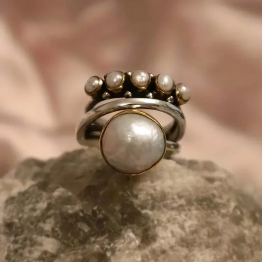 Retro ring met kroon en parels in wit goud