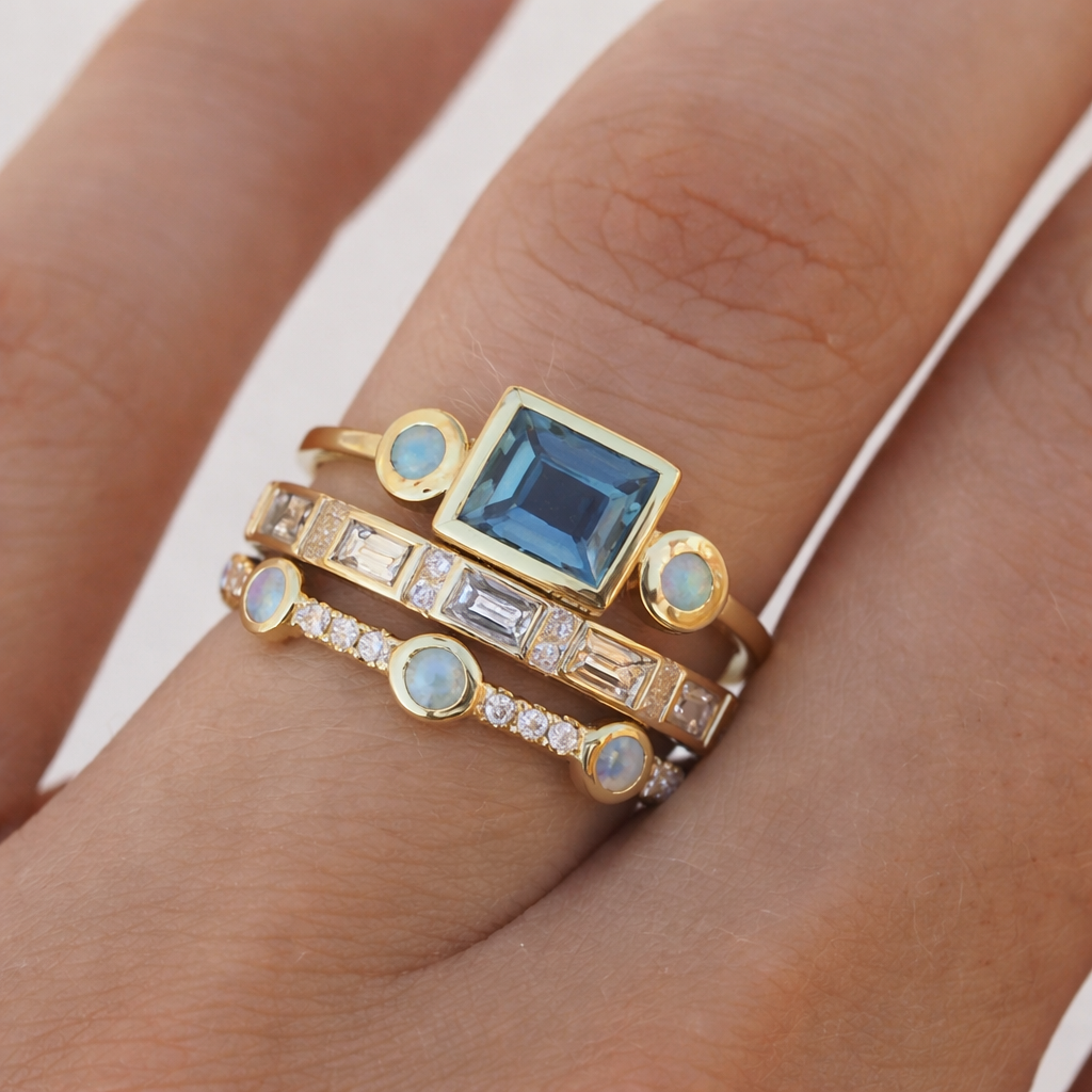 Retro ring met blauwe kristallen in goud
