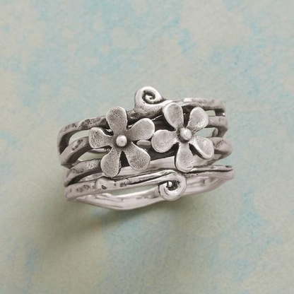 Retro ring met bloemen in wit goud