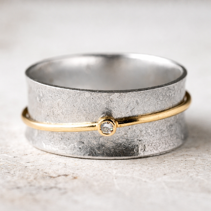 Retro ring met steentjes en draad in goud