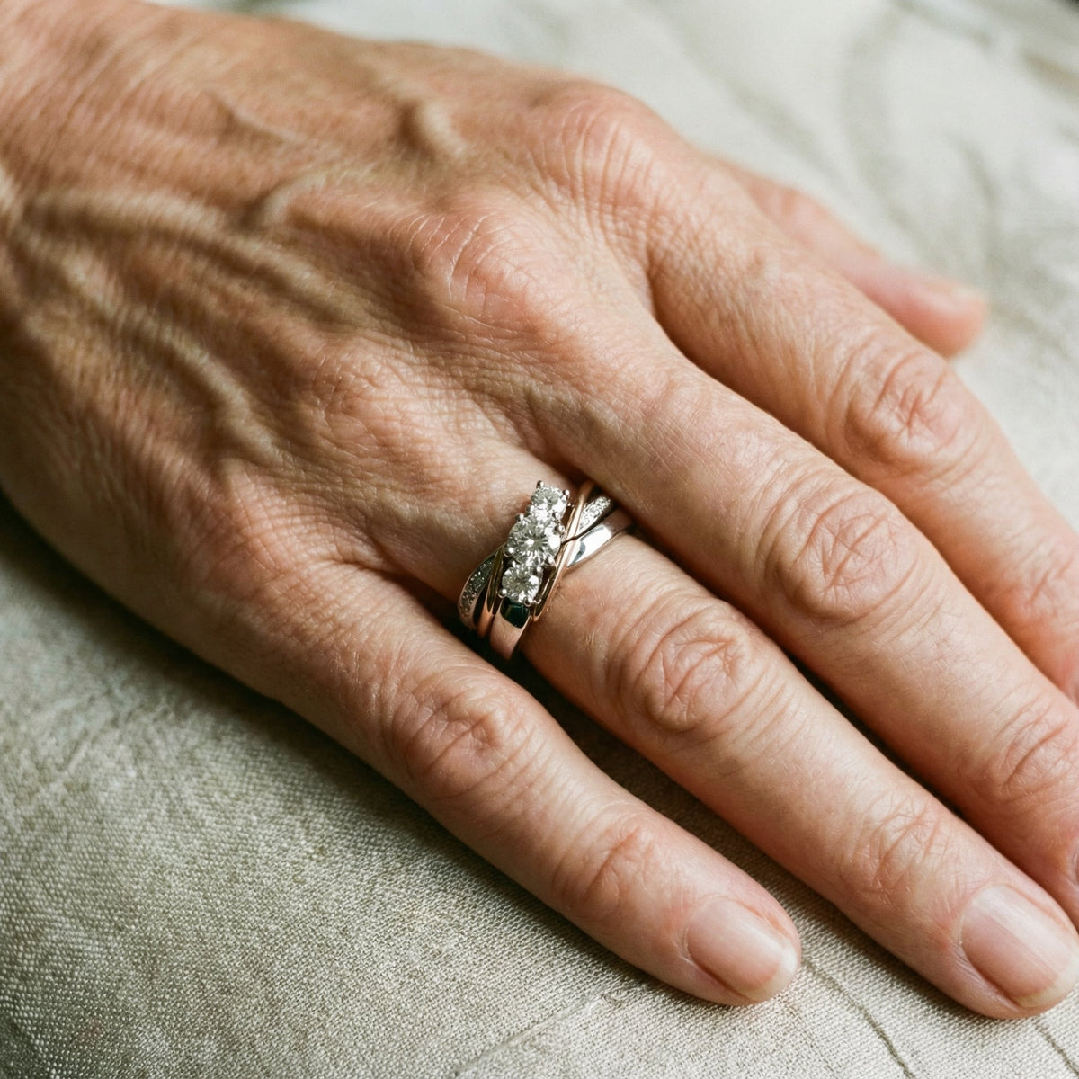 Retro ring met steentjes in goud