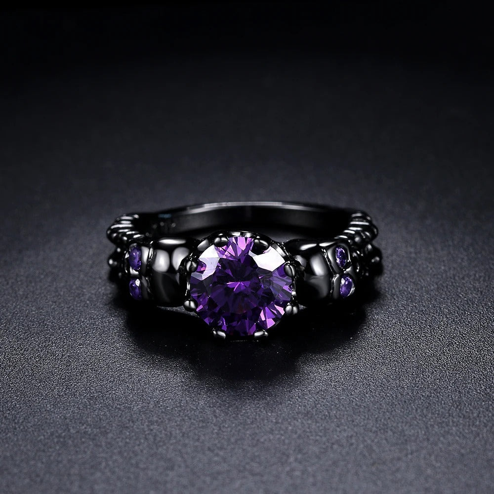 Zwarte ronde retro ring met paarse edelsteen en verfijnd design in goud