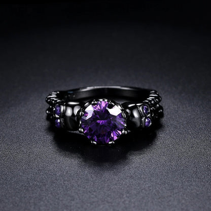Zwarte ronde retro ring met paarse edelsteen en verfijnd design in goud