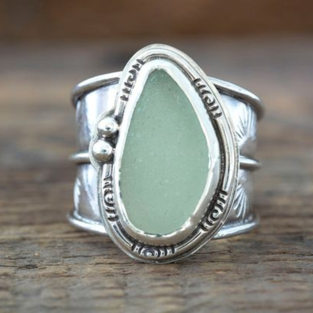Vintage ring met groene maansteen in goud