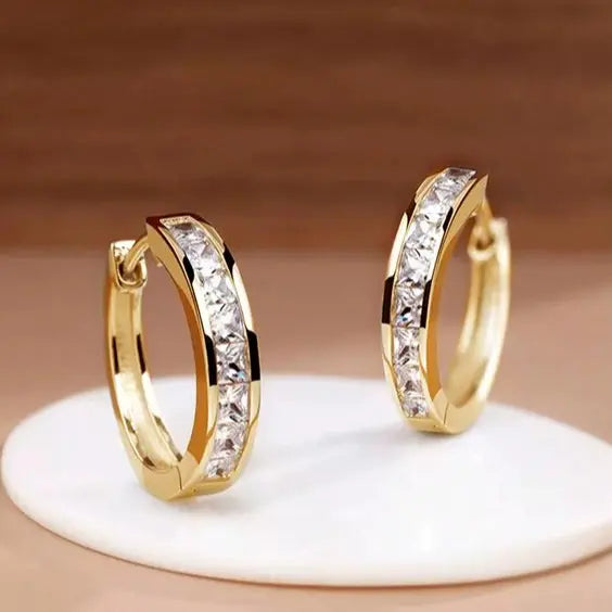 Elegante ringen met kristallen in goud