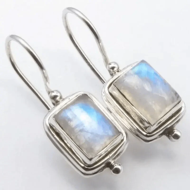 Oorbellen Artemis met maanstenen in wit goud