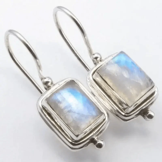 Oorbellen Artemis met maanstenen in wit goud
