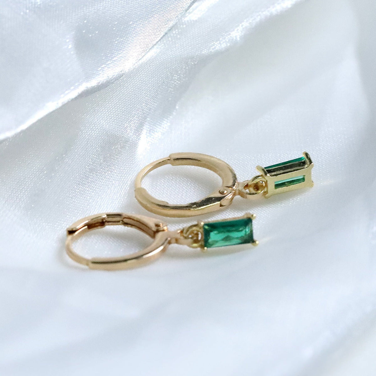 Elegante oorbellen Louisa met smaragd in goud