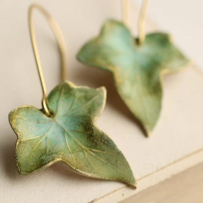 Groene bladoorbellen in goud