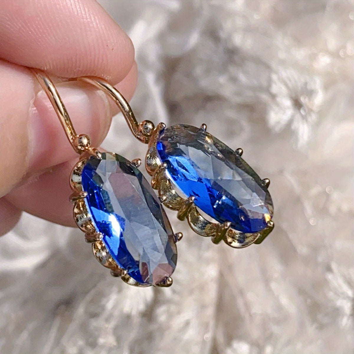 Blauwe bloemoorbellen in goud