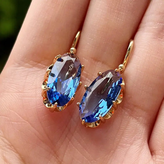 Blauwe bloemoorbellen in goud