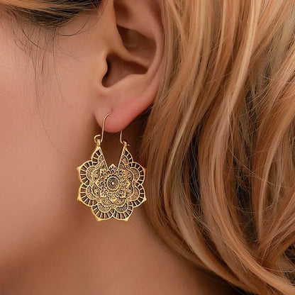 Lotus-mandala oorbellen in goud