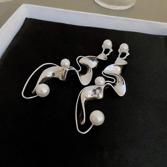 Abstracte vintage oorbellen met parels in wit goud