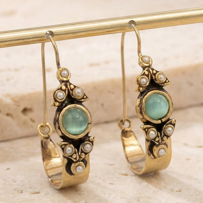 Etno-retro oorbellen met hanger in goud