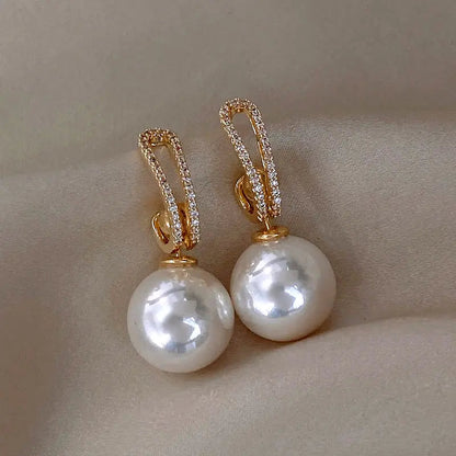 Elegante oorbellen met parels en steentjes in goud