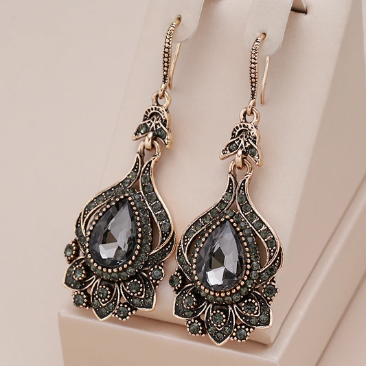 Elegante mandala-oorbellen met zwart kristal | Goud